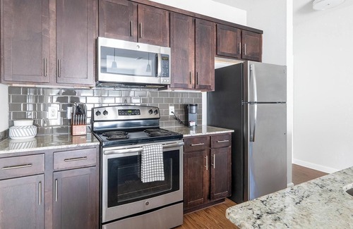Buda Apartment | Landing | Stylish 1BD, Yoga Studio, Pool