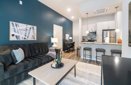 Charlotte Apartment | Landing | Stylish 2BD, Clubhouse, Gym