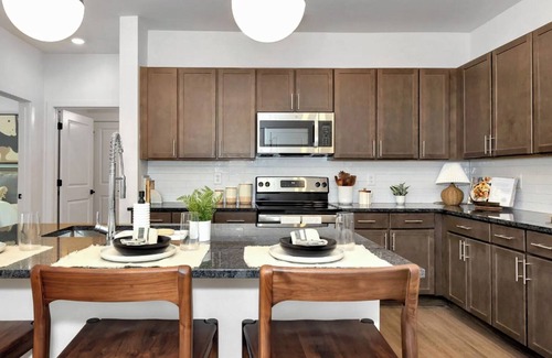 Madison Apartment | Landing | Stylish 2BD, Pool, Clubhouse