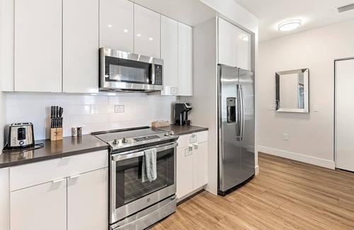 Port Tampa City Apartment | Landing | Stylish 2BD, Pool, Gym