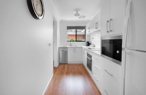 Wagga Wagga Apartment | Langdon - Central Location, Modern Comforts