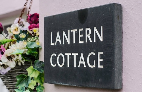 Charlestown Cottage | LANTERN COTTAGE, pet friendly, country holiday cottage in Charlestown