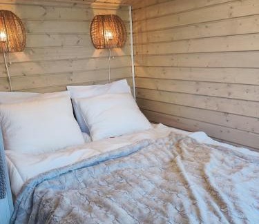 Muonio Ski Chalet | Lapland Landscape Cabin with Nature View, Sauna, Fireplace & Kitchen, Ylläs, Äkäslompolo, Borealis Village