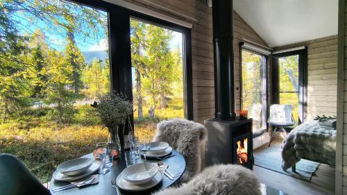 Muonio House | Lapland Landscape XXL Cabin with Nature View, Sauna, Fireplace & Kitchen, Sodankylä, Luosto, Fell Village