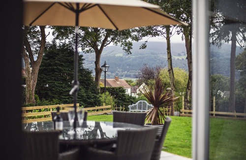 Abergavenny House | Larchfield Grange, Beautiful 4 Bedroom House With Stunning View’s & Hot Tub
