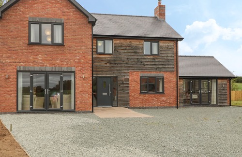 Forden House | LARCHWOOD COTTAGE, pet friendly, with a garden in Montgomery