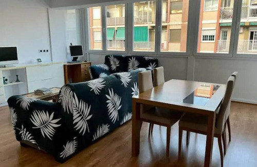 El Port Apartment | Large Apartment near FIRA and City Center