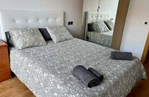 El Port Apartment | Large Apartment near FIRA and City Center