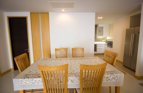 Na Chom Thian Apartment | Large, 2 bed beachfront condo in Pattaya