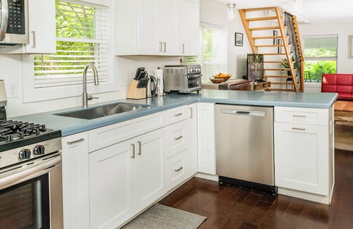 Bloomington House | Large 3-bedroom bungalow near IU stadiums