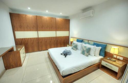 Il-Balluta Apartment | Large 3 bedroom with seafront balcony DDIF1-5