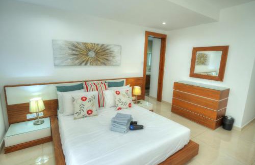 Il-Balluta Apartment | Large 3 bedroom with seafront balcony DDIF1-5