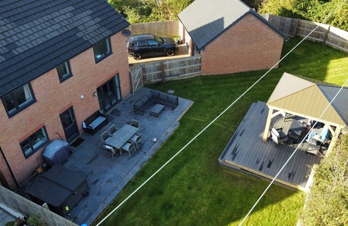 Dinas Powys House | Large 4 Bedroom House - 15 Mins to Cardiff Central