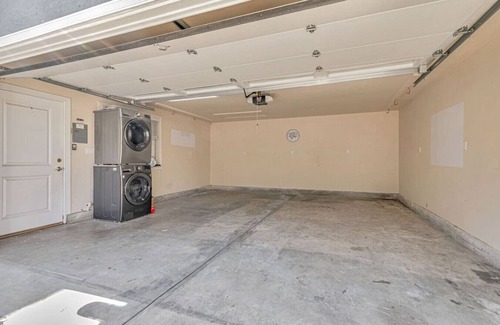 Ryland House | Large 6 Bedroom DT SJ Getaway with Huge Backyard and 2 car garage. Fast Wifi