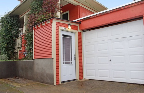 King Apartment | Large Alberta Arts Studio with Full Kitchen!