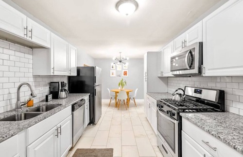 Collier Heights House | Large and Luxurious Modern Reno 10 min from DT ATL