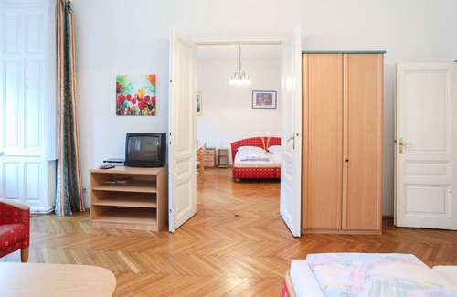 Josefstadt Apartment | Large apartment for 4 people in 2 bedrooms near the subway station