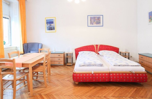 Josefstadt Apartment | Large apartment for 4 people in 2 bedrooms near the subway station