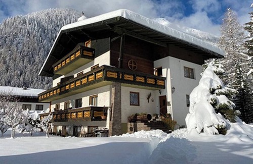Mallnitz Apartment | Large apartment in 70s style Mallnitz Austria