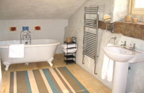 Monjoi Other | Large barn and small chapel with stunning views