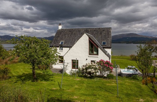 Benderloch House | Large cottage on shore of Scottish Loch