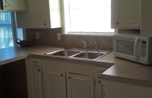 Tougaloo House | Large Cozy 4 bedroom home sleeps 8 w/heated pool
