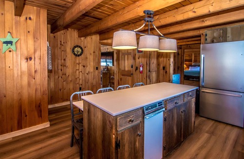 Jackson House | Large Cozy Log Cabin Overlooking Black Mountain - Storyland Minutes Away