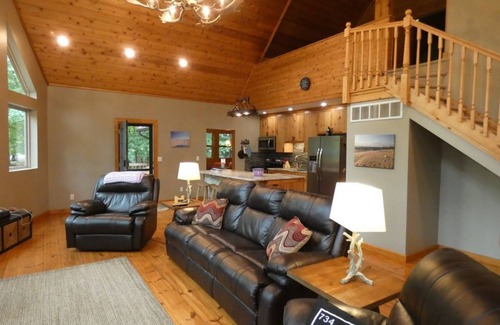 Bellaire House | Large Family Close to Ski and Golf