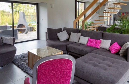 Pluneret House | Large family house on 2000 m2 of land