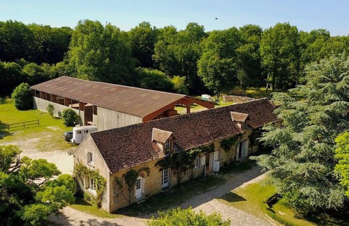 Saint-Pierre-les-Nemours House | Large family house, 22 pers, 11 bedrooms, swimming pool, park, organic farm