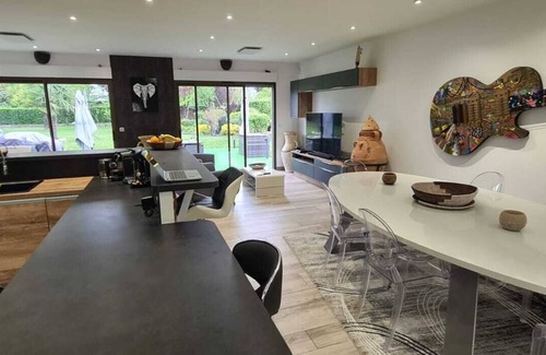 Saint-Cyr-sur-Loire Villa | Large fully restored villa in Tours and 40 minutes from the BEAUVAL zoo