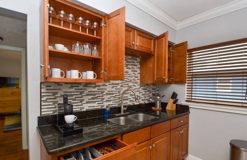 Virginia Park Apartment | Large Garden 2BR Apartment