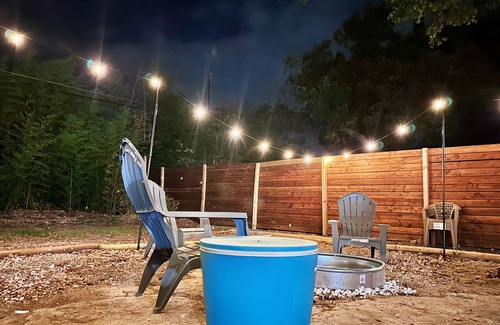 Waco House | Large Group Space - King Beds -Firepit - Rose Haven, King Beds -Minutes to Magnolia -Large Group Spa