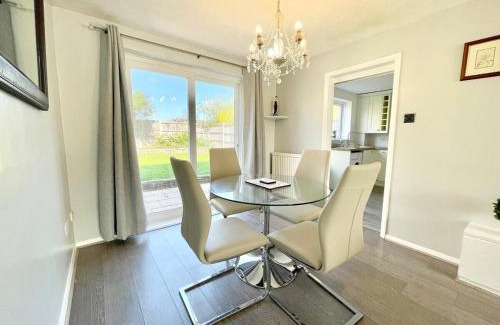 Ashford House | Large home near shops and resturants in lovely area wt parking