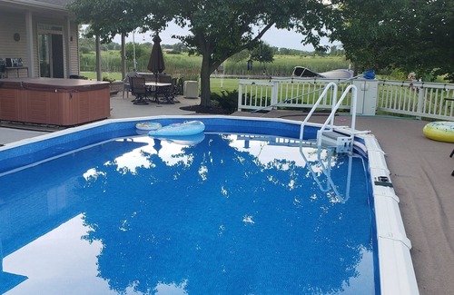 Oshkosh House | Large Home only 4 miles to EAA