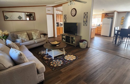 Preston House | Large Home with Ample Space for Family and Groups