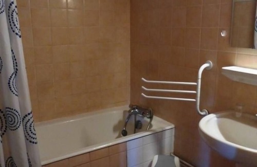 Villeneuve-dʼAllier Cottage | Large house for families and friends near Gorges de l'Allier