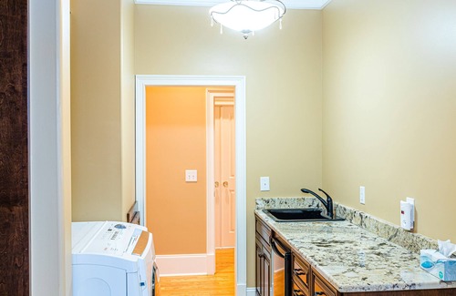 Pinehurst House | Large House w/Private pool - perfect for Golfing Groups 12 beds