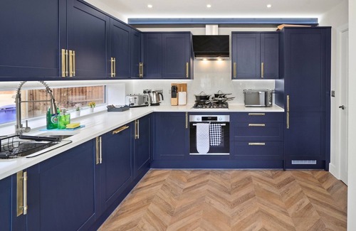 Rushmoor District House | Large Houses, Contractors, Families, Free Parking