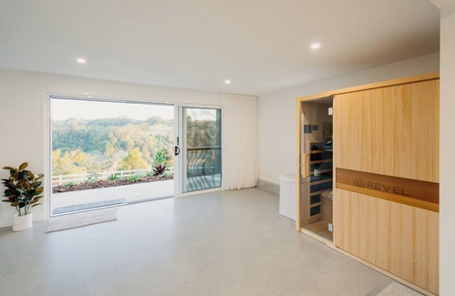 Flaxton House | Large Luxe Retreat: Wedding Prep Room, Sauna, Spa