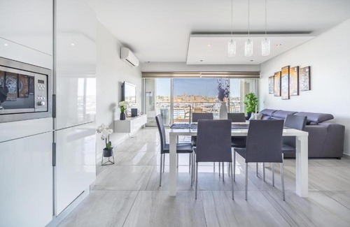 Gzira Apartment | Large & Modern 3BR Seafront Apartment with Large Balcony - Close to Saint Julian's, Sliema, & Manoel Island