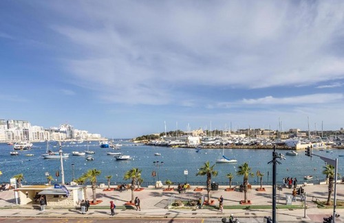 Gzira Apartment | Large & Modern 3BR Seafront Apartment with Large Balcony - Close to Saint Julian's, Sliema, & Manoel Island