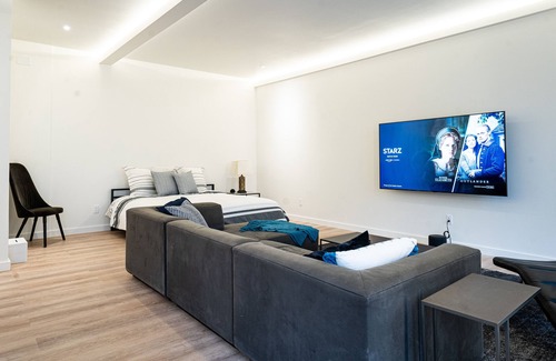 Redmond Apartment | Large Modern Loft in Central Location
