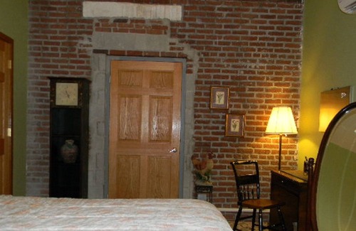 Alverton Condo | Large One Bdrm Condo In Historic Building- Many Outdoor Activities