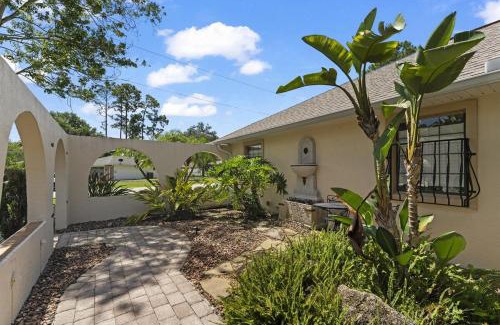 Palm Coast House | Large Palm Coast Pool Paradise - Family Gatherings