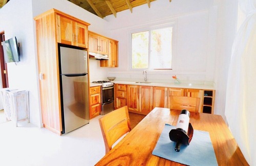 Antoneys Cay Hotel | Large private property 2 mins to the Beach