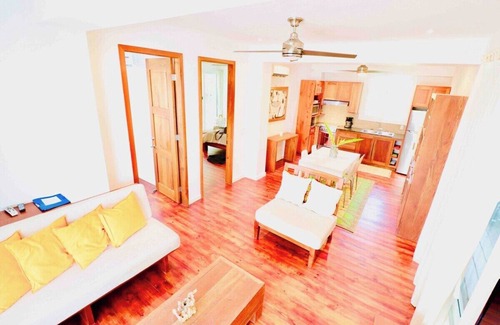 Antoneys Cay Hotel | Large private property 2 mins to the Beach