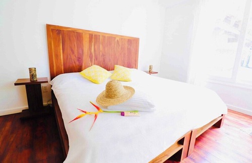 Antoneys Cay Hotel | Large private property 2 mins to the Beach