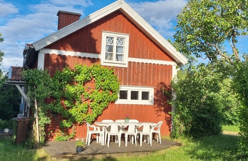 Alem House | Large, Quiet, GENUINE with many rooms near the sea.