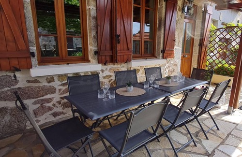 Laprugne Cottage | Large quiet holiday home with garden and pets allowed